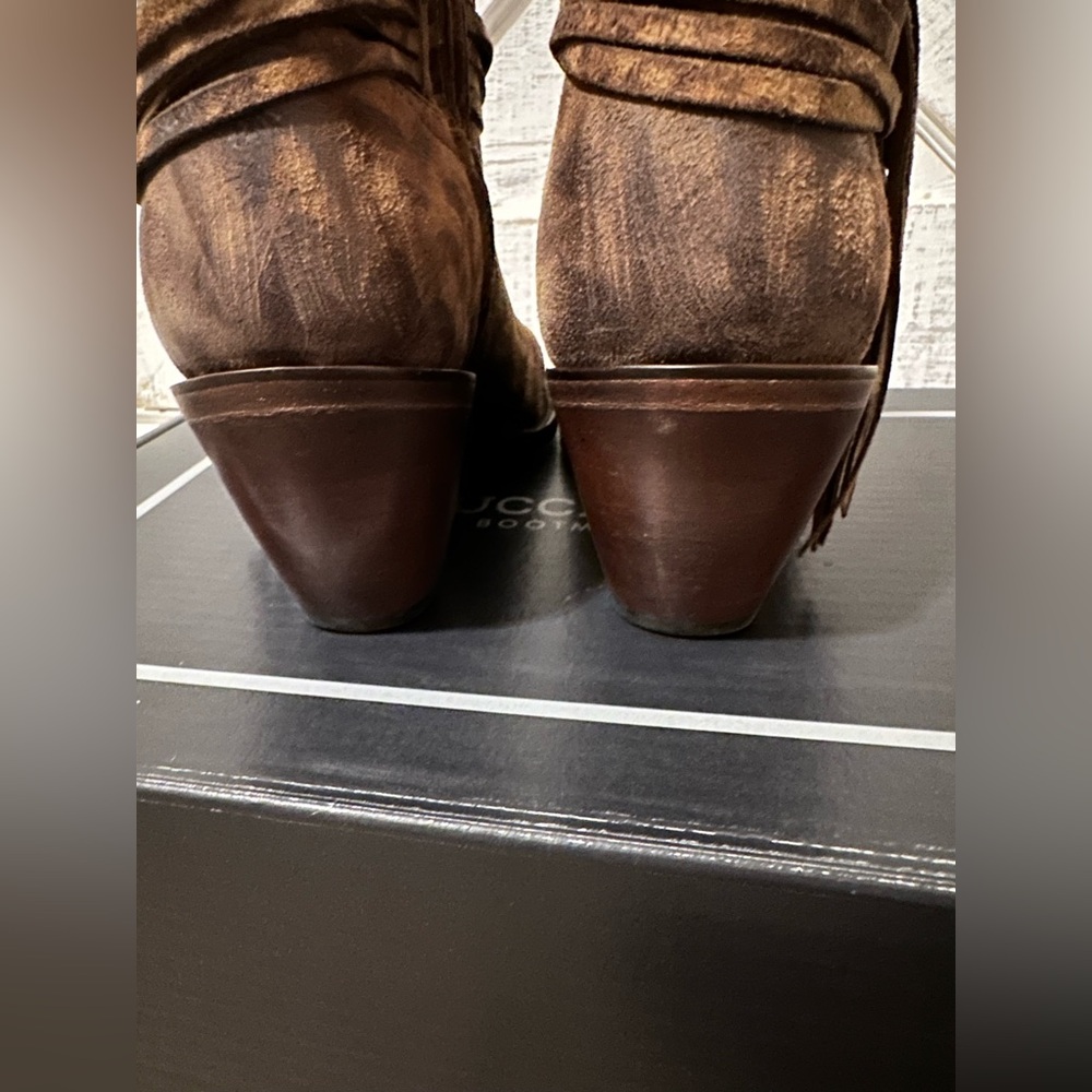 LUCCHESE WOMEN'S HANDMADE ROBYN HAND
TOOLED FEATHER BOOTIES - ROUND TOE - Picture 8 of 14